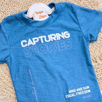 Conj. Camiseta Capturing Stories e Bermuda em Linho - Azul Claro e Areia